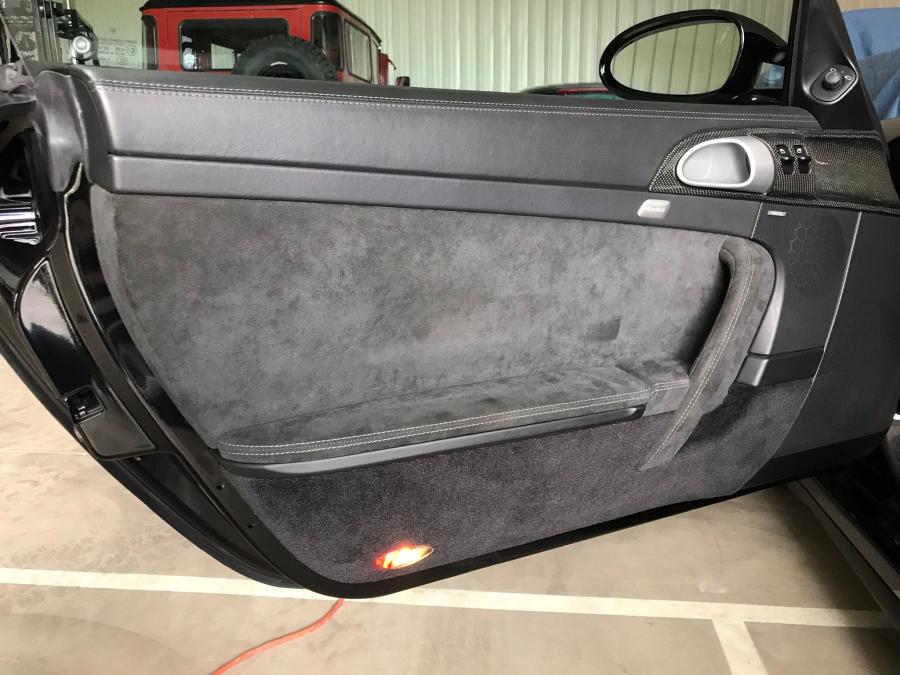 Детали интерьера Porsche 911 GT2 (997) 2008 года  (NA) (фото 87 из 107)